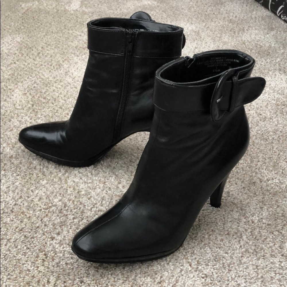 Bandolino Black Patent Leather Booties